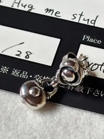 LONE ONES 허그미 스터드 러브 로켓 귀걸이