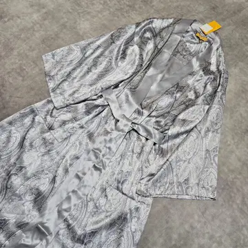 새상품급 미사용 택 포함 에트로 롱 가디건 가운 페이즐리 무늬