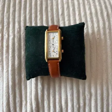 AGATHA 레트로 브라운 가죽 시계 E1601-303