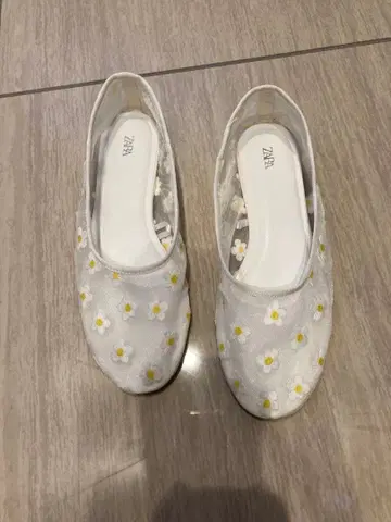 플라워 메쉬 발레리나 신발 화이트