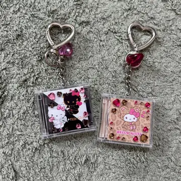 헬로키티 CD풍 키링 2개