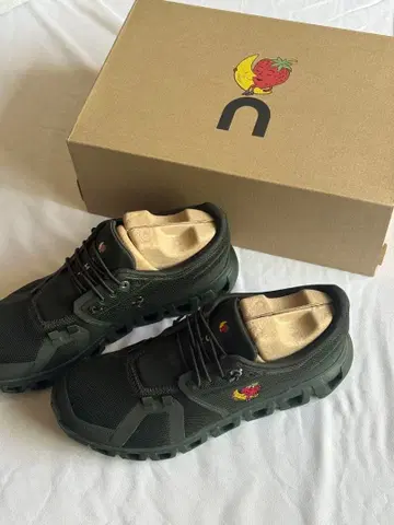 On cloud6 SHF 콜라보 스니커즈 8