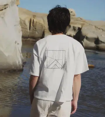 etrarium(에트라리움) 'KAKERA' White Tshirt