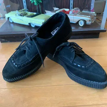 T.U.K. 블랙 스웨이드 로퍼