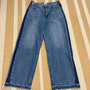 코엔 사이드 라인 컷오프 배기 데님 팬츠