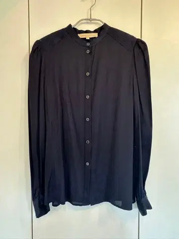 [ 새상품 ] 바네사브루노 네이비 블라우스 손세탁 가능