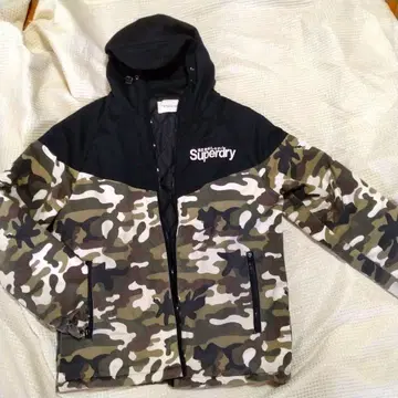 Superdry 카모플라쥬 후드 부착 다운 자켓
