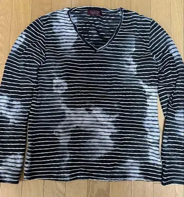 TORNADO MART 스트라이프 패턴 V넥 긴팔 티셔츠