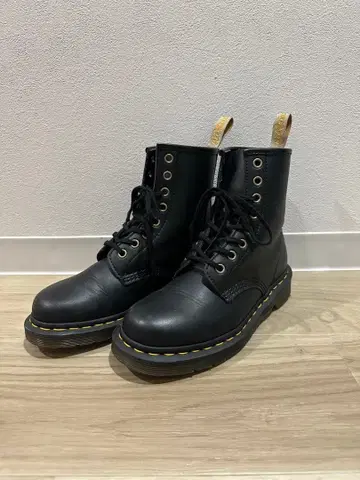 Dr.Martens 14045 UK4