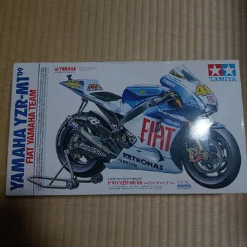 타미야 YAMAHA YZR-M1 '09 피아트