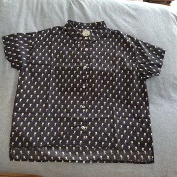 나츄란 미사용 새상품 플라워 무늬 반팔 블라우스 프리