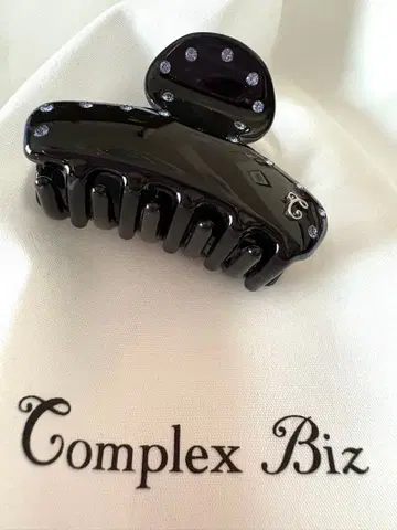 Complex Biz와 WlCKED의 콜라보레이션 오리지널 바나나 클립