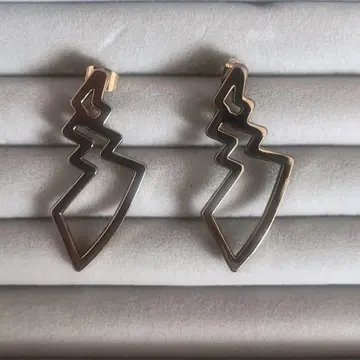 피카츄 꼬리 귀걸이 포켓몬 센터 포켓몬