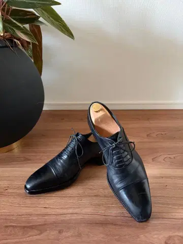 산토니 내피식 스트레이트 팁 슈즈/블랙