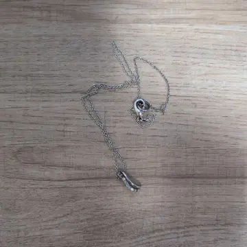 반돔 아오야마 목걸이