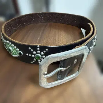 HTC 스터드 벨트