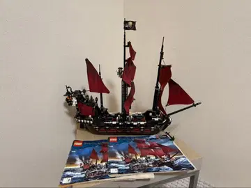 LEGO 해적선 해골 장식 포함