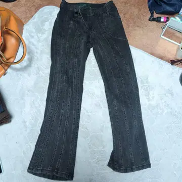 블랙 부츠컷 데님 오피움 다크웨어