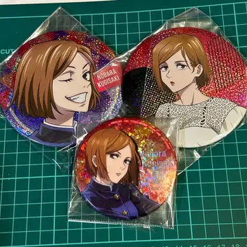 주술회전 제비뽑기당 커다란 반짝이 캔뱃지 남코 홀로그램 쿠기사키 노바라