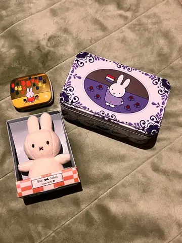 럭키 미피 봉제 인형과 캔 세트