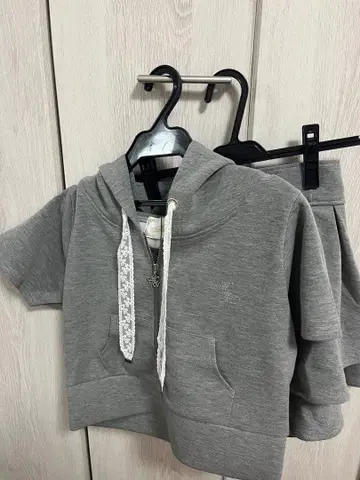 (미셸 마카롱) 그레이 후디와 스커트 셋업