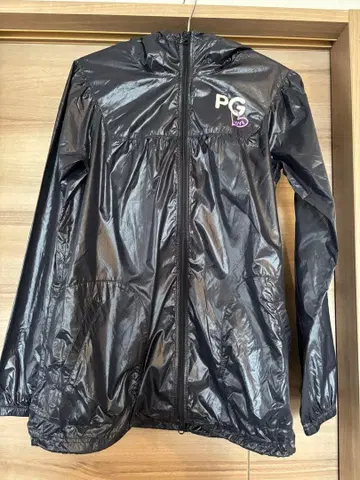 파리게이츠 여성용 PG 로고 후드 부착 블랙 자켓