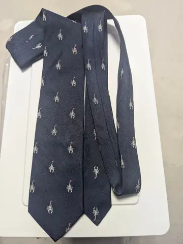 Brooks Brothers 전갈 자수 넥타이