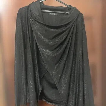 Tornado Mart 블랙 드레이프 상의