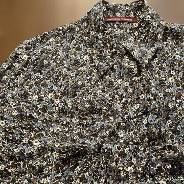 콩트와르 데코토니에 꽃무늬 블라우스