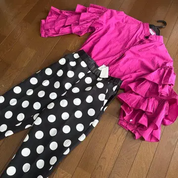 택 포함 새상품 정가 19800엔 베아트리스 도트 팬츠