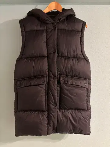 ZARA 블랙 다운 베스트 164cm