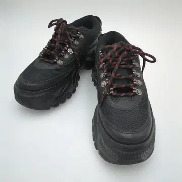 컨디션 최상 거의 미사용 메종 매버릭 프레젠츠 통굽 스니커즈 24cm