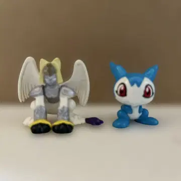 디지몬 피규어 2체