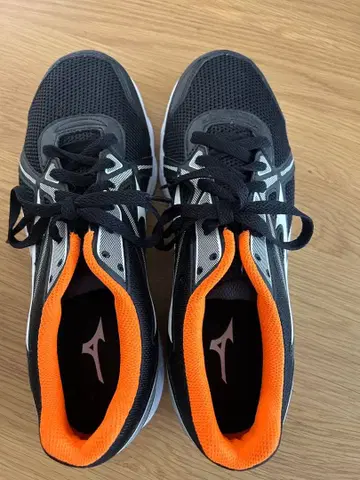 미즈노 러닝화 28.0cm 블랙/오렌지