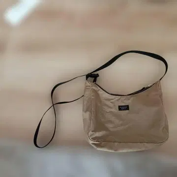 STANDARD SUPPLY 숄더백 베이지