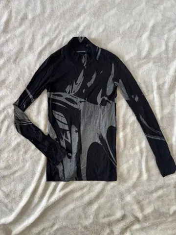 julius Graphic High-Neck Top size1