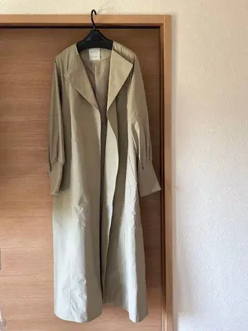 ACUTA 모카 베이지 트렌치코트