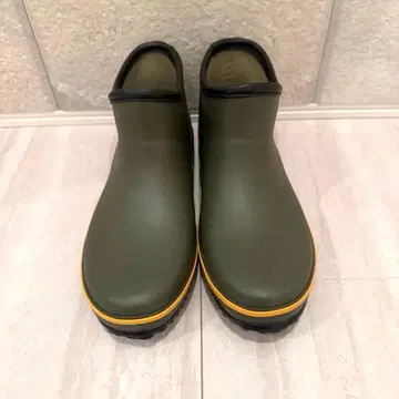 올리브 그린 숏 레인부츠