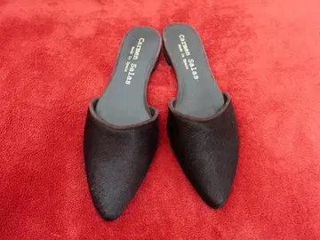 새상품 37 CARMEN SALAS 스페인산 송치 뮬 샌들