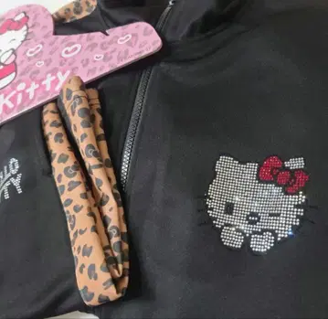 완판템 L 돈키호테 키티 레오파드 무늬 저지 셋업 50주년