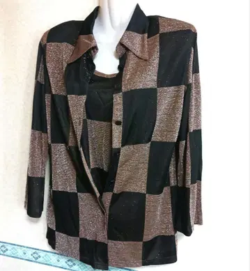 이타리야 긴팔 셔츠 탱크탑 앙상블 블랙과 브라운 체크 무늬