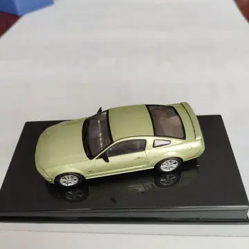 FORD MUSTANG GT 2005 ( LEGEND LIME)