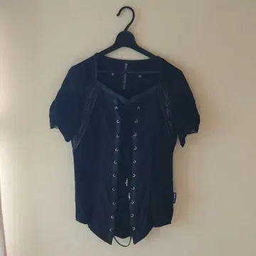 OZZ CROCE 오즈크로체 레이스업 메쉬 절개 티셔츠 블랙