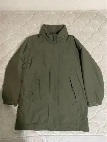 유니클로 UNIQLO 방풍 패딩 코트 올리브