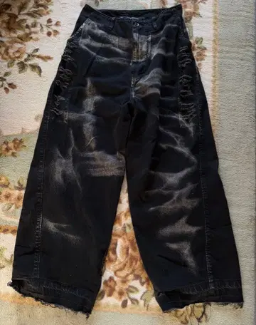 JULIUS10oz Denim Bleach Wide Pants Black