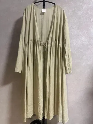 Veritecoeur 라이트 그린 V넥 롱 원피스