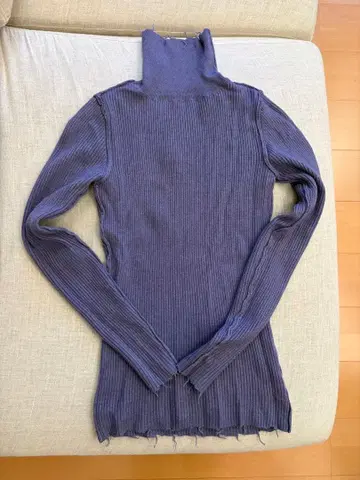 PERVERZE 터틀 니트 상의