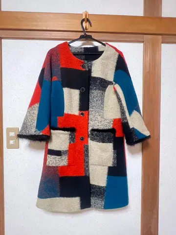 개성적인 컬러 블록 패턴 코트 노카라 A라인 레트로 모드