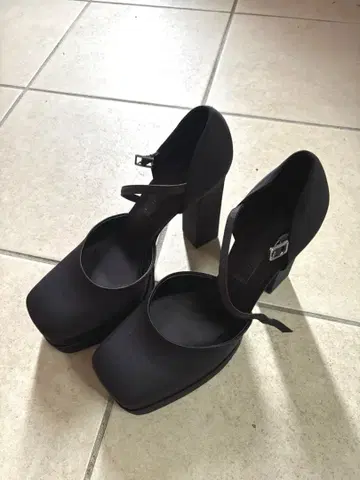 새틴 플랫폼 돌세이 펌프스 찰스앤키스