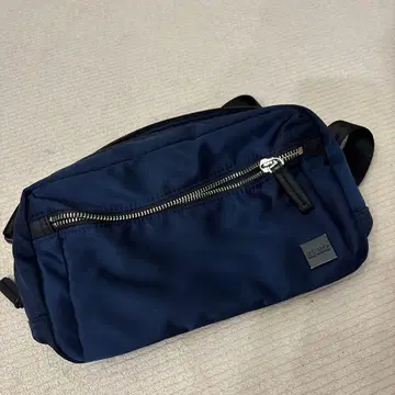 ZERO HALLIBURTON 바디백 네이비